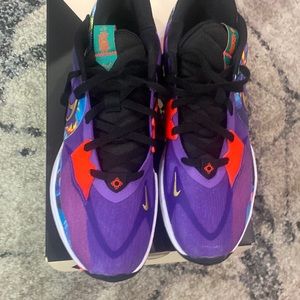 Kyrie low 5 Abstract VNDS worn 1x for 1 hour 9.5/10 condition